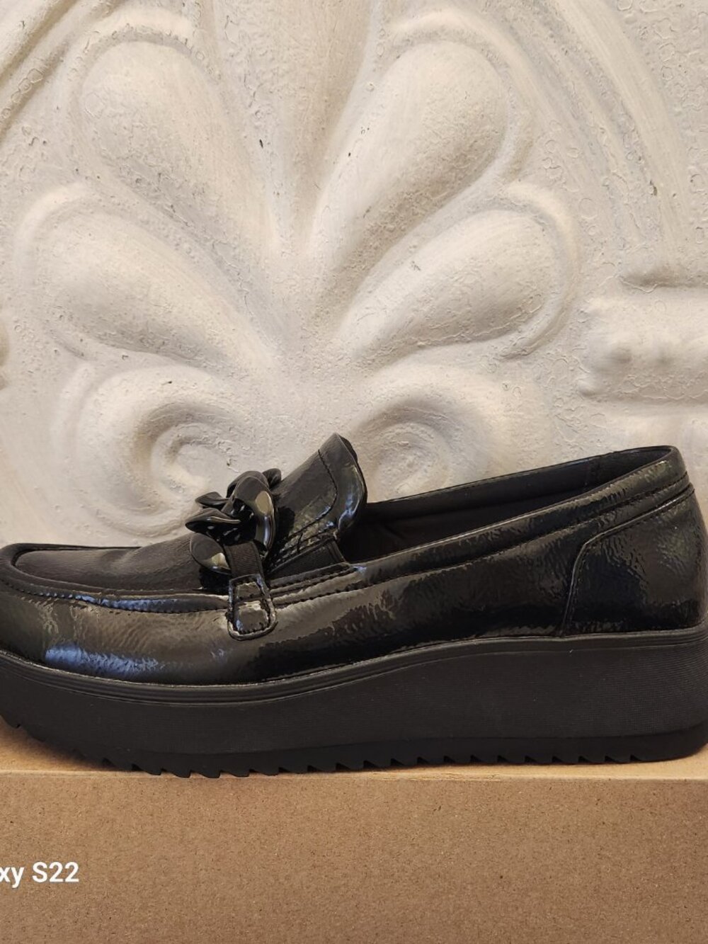 Clarks Black Patent "Zylah May" Crinkle Loafers. NIB. Size 10 - Picture 2 of 12
